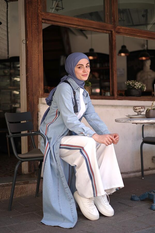 Kırmızı Mavi Şeritli Beyaz Pantolon-Beyaz