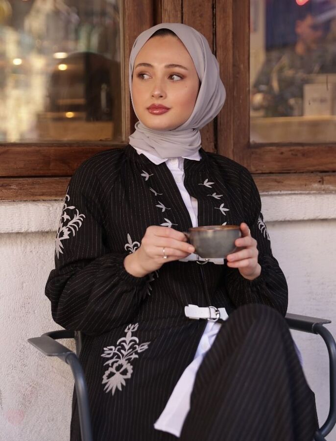 Kadın Nakışlı Sümbül Takım-Siyah
