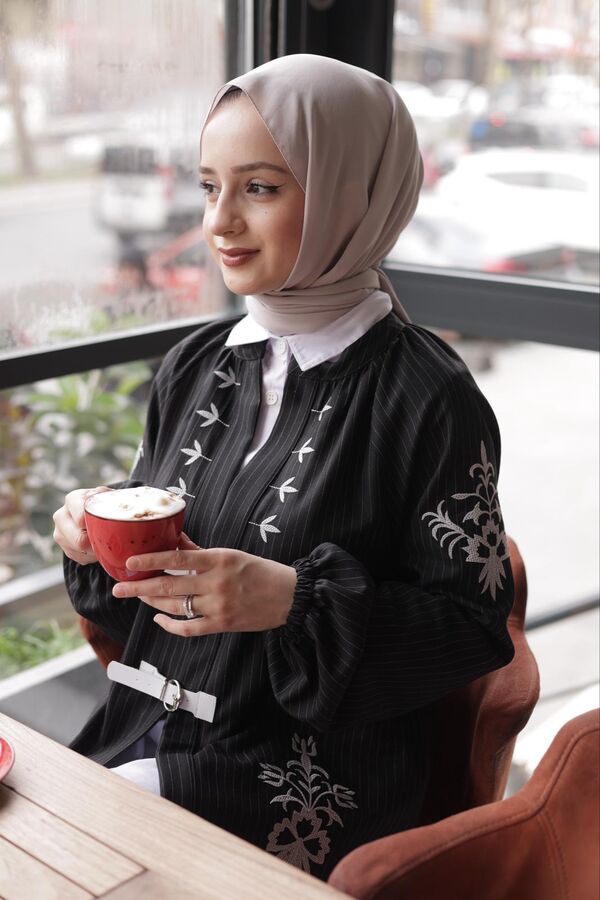 Kadın Nakışlı Sümbül Takım-Siyah