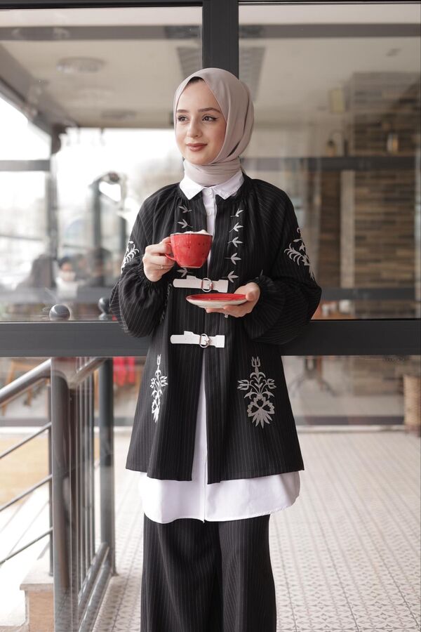 Kadın Nakışlı Sümbül Takım-Siyah
