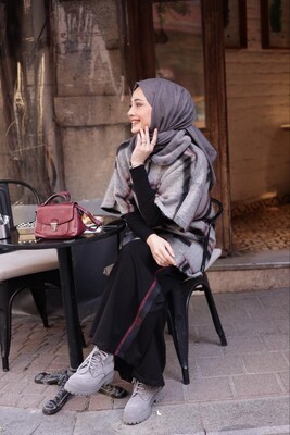 Esra Keküllüoğlu - Kadın Yeni Panço Takım Ekoseli Kırmızı Siyah-Gri