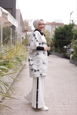 Esra Keküllüoğlu - Kadın Panço Takım Siyah Dörtgenli-Beyaz