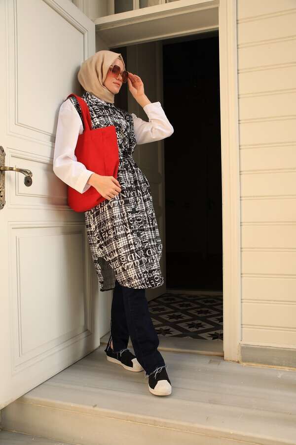 Melike Yazılı Yelek-Siyah